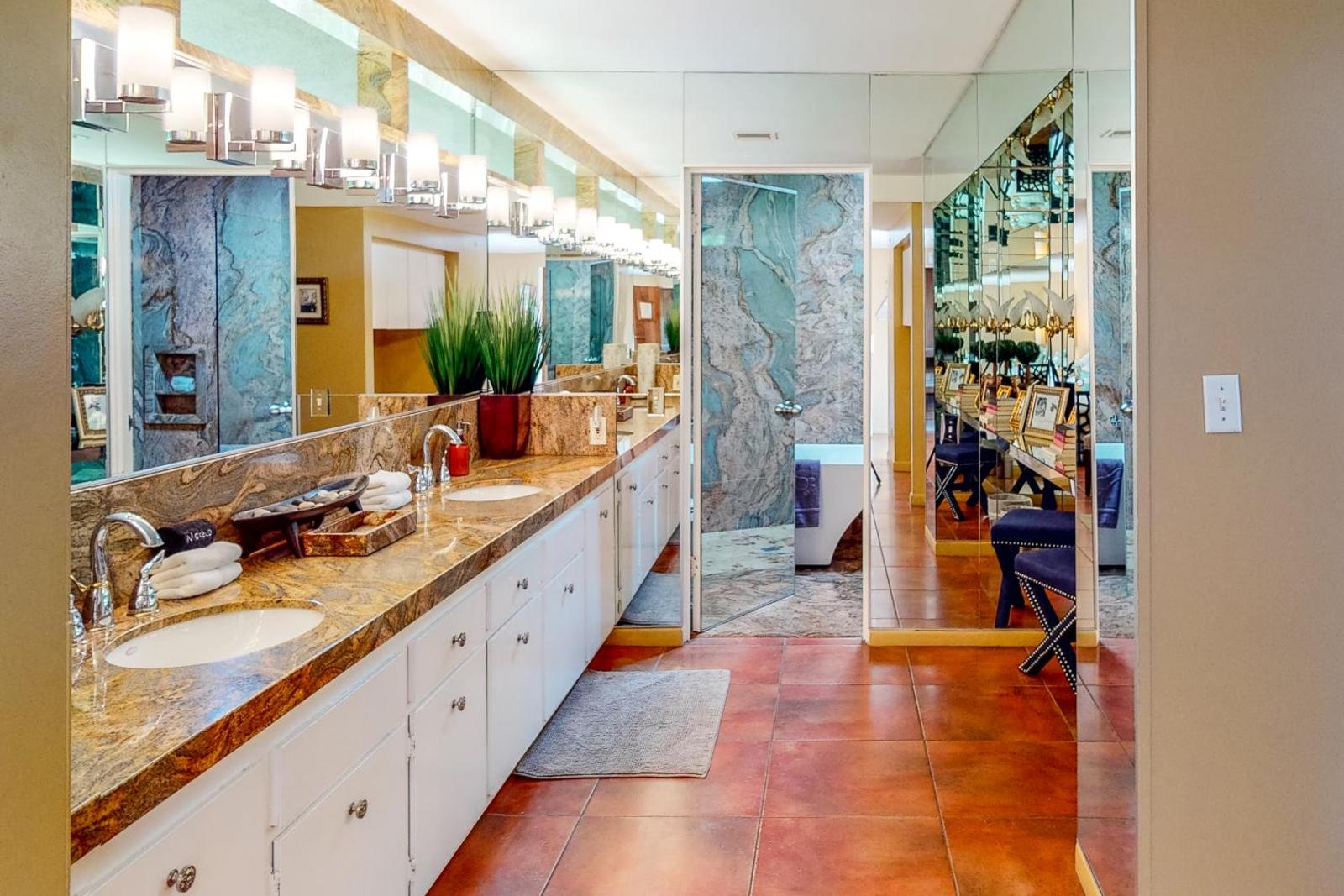 The Villa Grand-Palm Springs Celebrity Estate Main image 2